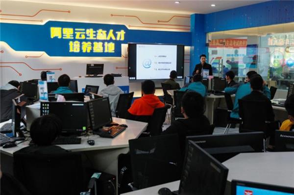 新青年學互聯網新技術創(chuàng)造新時代