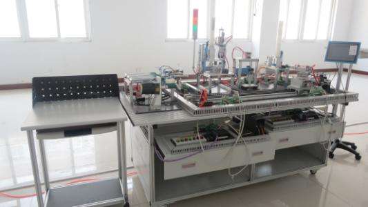機(jī)電的未來發(fā)展模式是怎么樣的？煙臺機(jī)電學(xué)校正在講解
