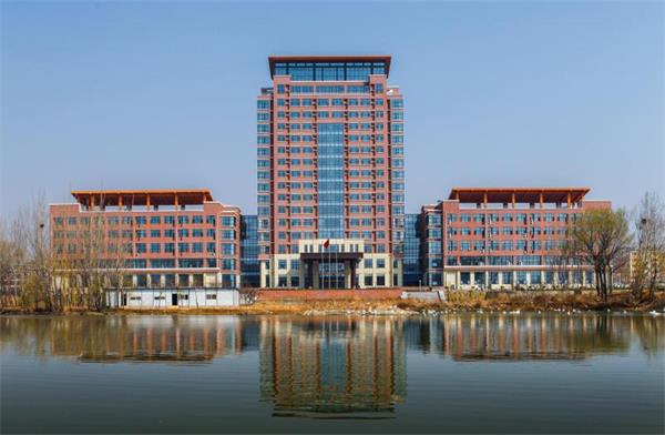 想學(xué)口腔醫(yī)學(xué)推薦濟(jì)南哪所學(xué)校？