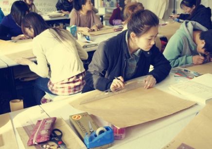 秦皇島服裝設(shè)計學(xué)校哪家好？