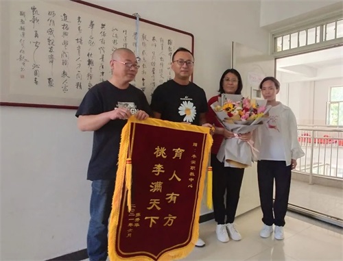 豐潤(rùn)職教中心：大愛(ài)豐潤(rùn)職教，培養(yǎng)雷鋒少年——馬梓碩同學(xué)拾金不昧，為校爭(zhēng)光