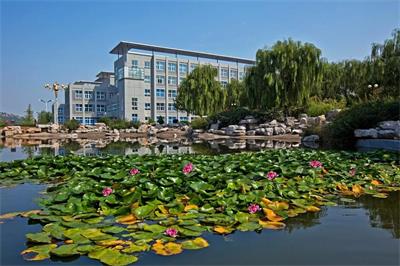 哪個學(xué)校機(jī)電一體化專業(yè)招收初中生？   